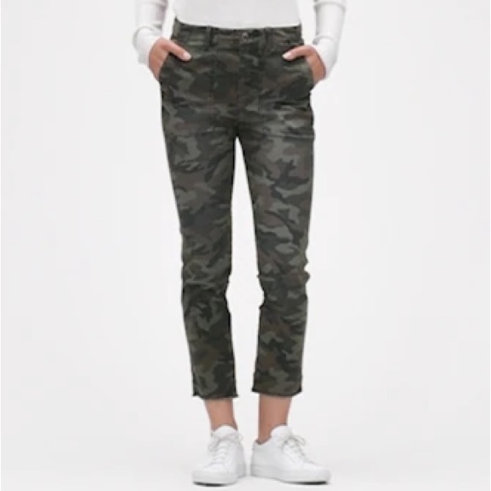 Gap girlfriend green and black utility cargo‎ khaki cropped pants with raw hem